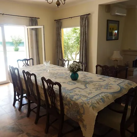 Spacious Lara Estoi With Heated Pool Villa