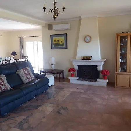 Spacious Lara Estoi With Heated Pool Vila *