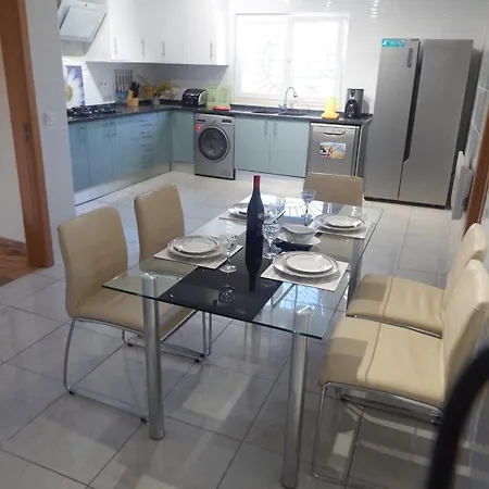 Spacious Lara Estoi With Heated Pool Vila