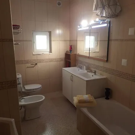 Spacious Lara Estoi With Heated Pool Vila