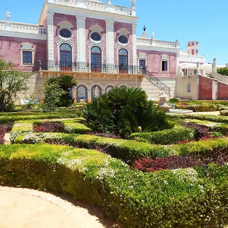 Spacious Lara Estoi With Heated Pool Vila