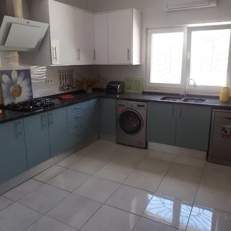 Spacious Lara Estoi With Heated Pool Vila