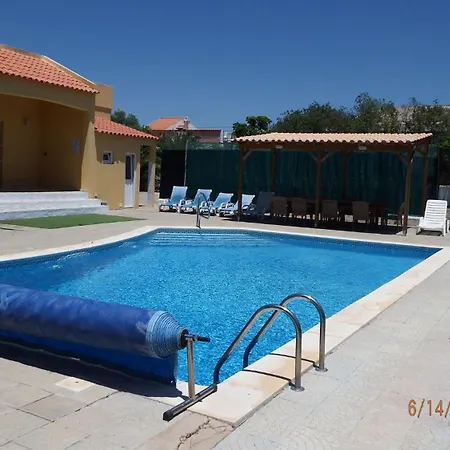 Spacious Lara Estoi With Heated Pool Vila *