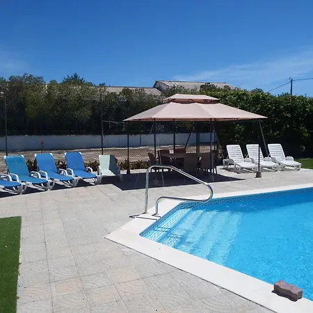 Spacious Lara Estoi With Heated Pool Faro